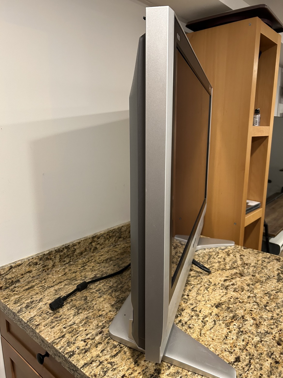 Panasonic Viera 37” HD Plasma Screen TV with stand & remote image indicator(4)