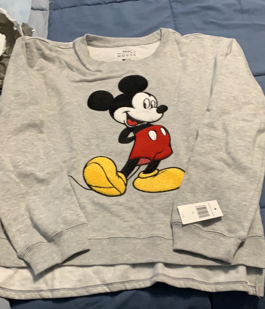Young teen Mickey Mouse sweatshirt 🥕 thumbnail