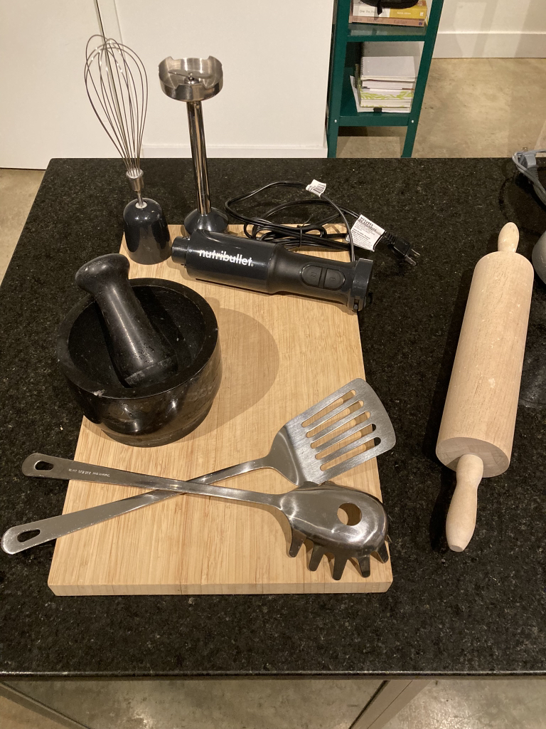 Assorted kitchen items - photo 2