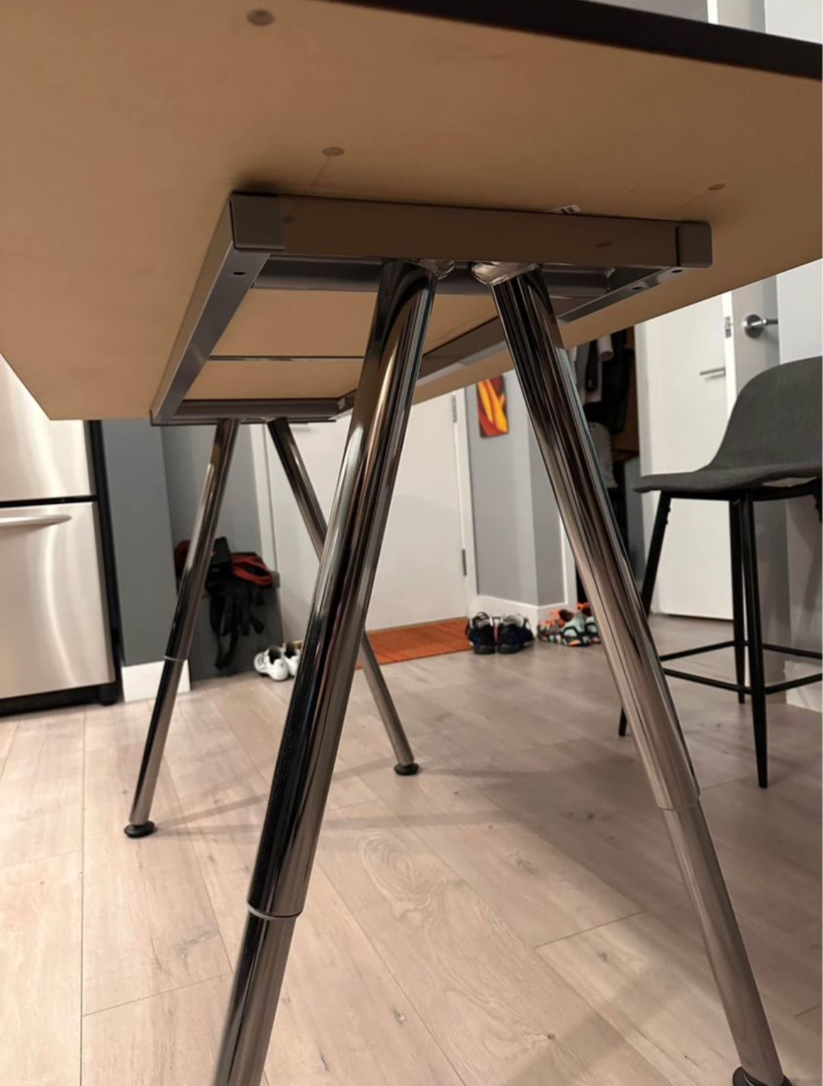 IKEA table with adjustable legs - photo 3