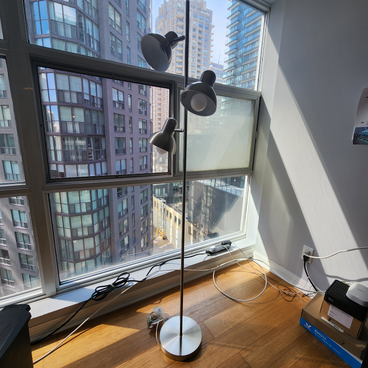 Floor lamp with two bulbs thumbnail