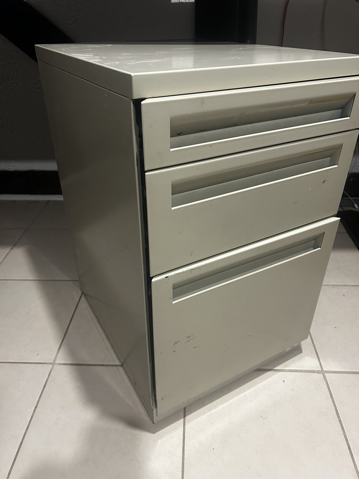 Solid metal 3 drawer stand - photo 2