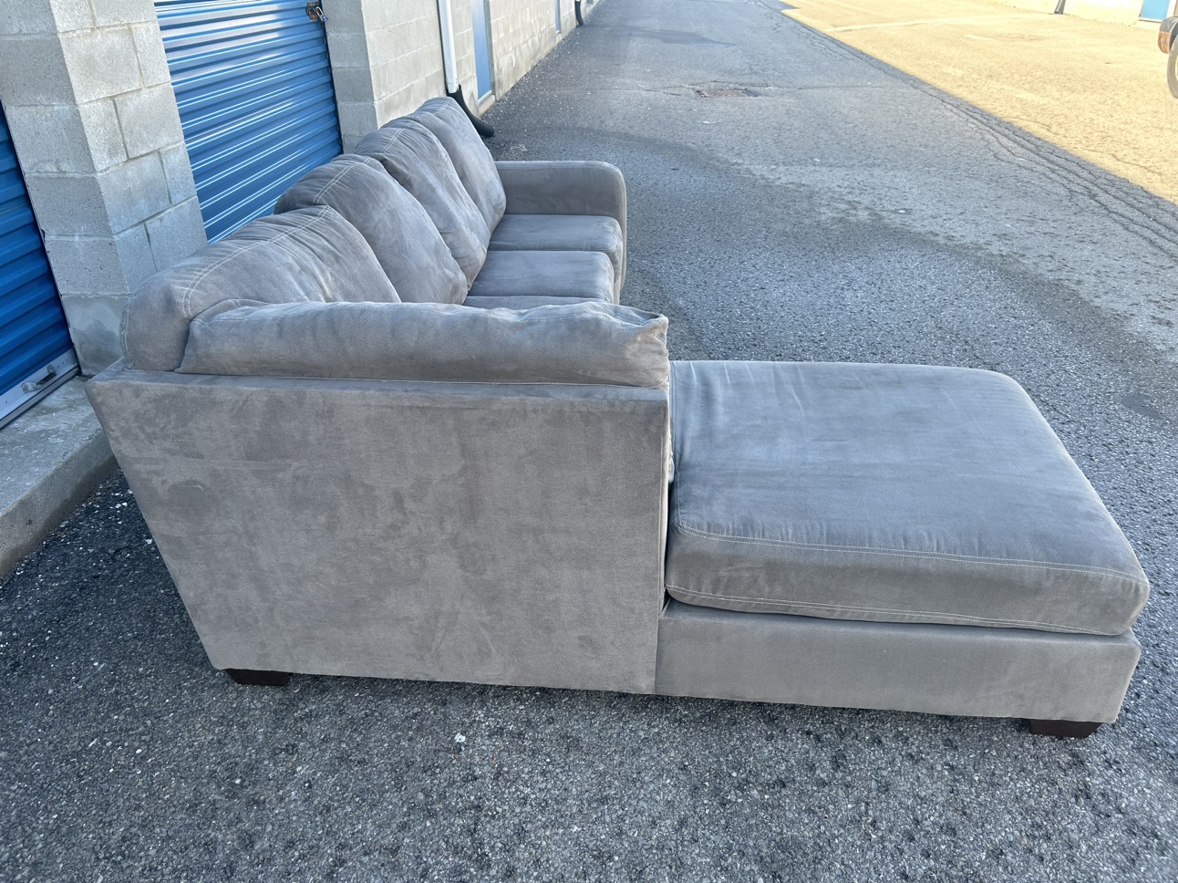 FREE DELIVERY• ASHLEY GREY LARGE SECTIONAL COUCH / SOFA w/CHAISE - photo 4