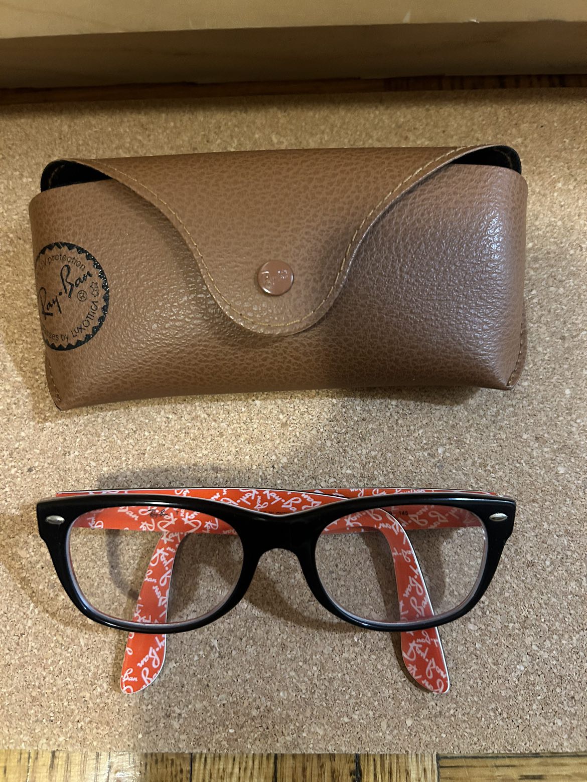 Ray-ban frame unisex with casing details by the pictures thumbnail