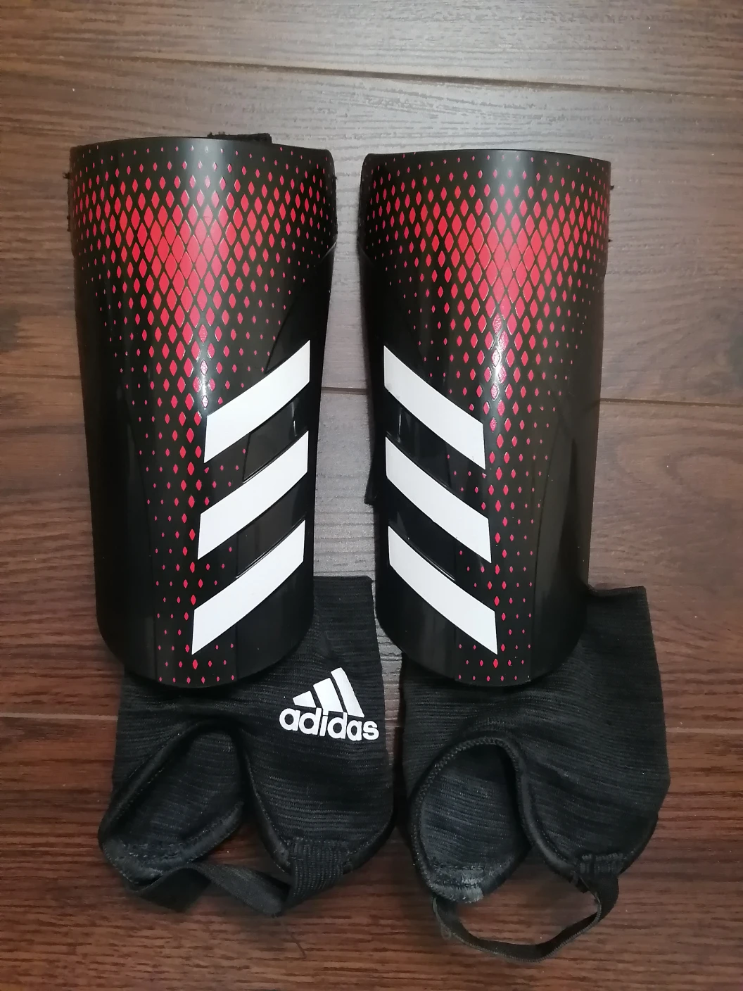 Soccer shin pads thumbnail
