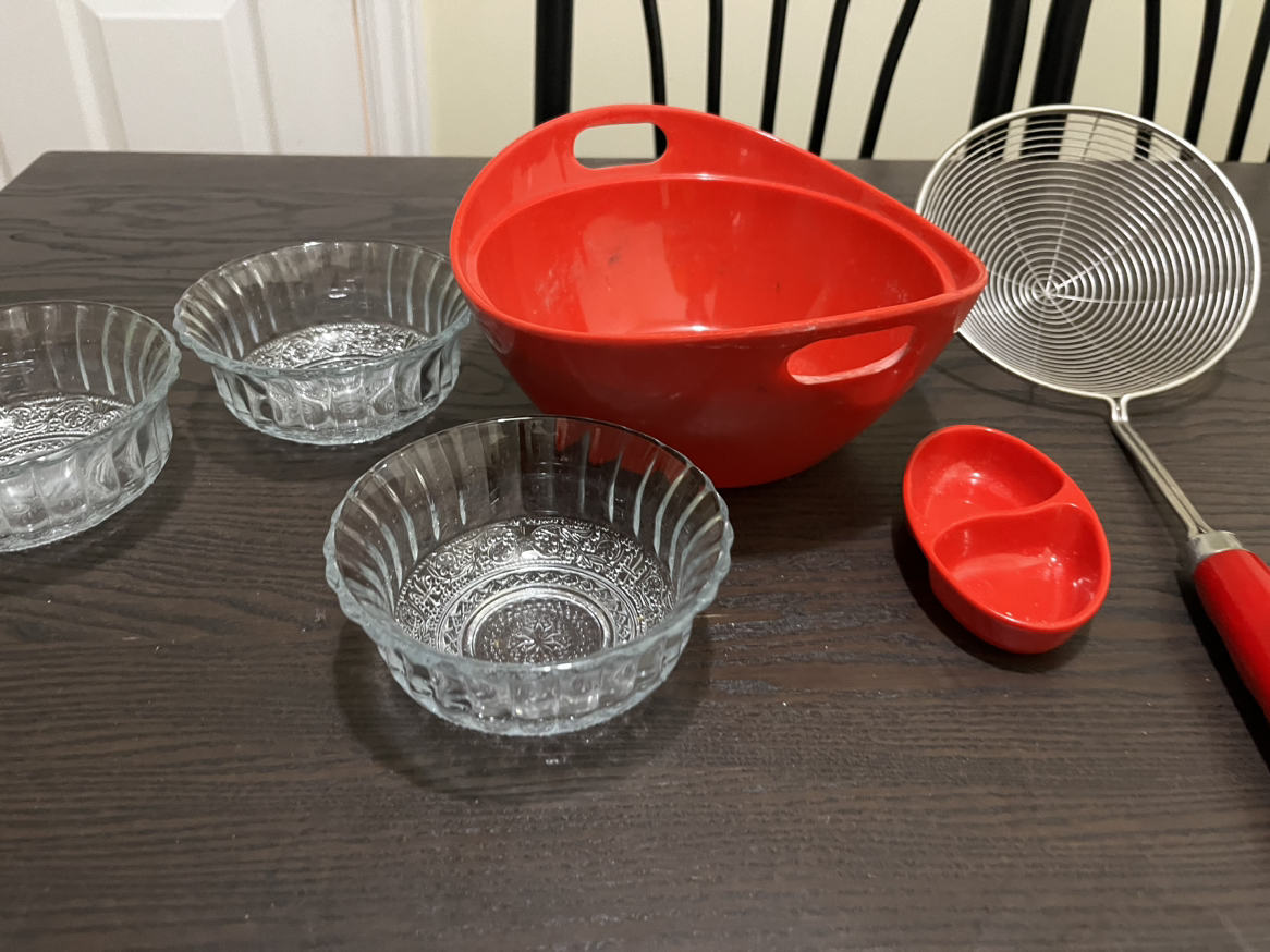 Random kitchen utensils thumbnail
