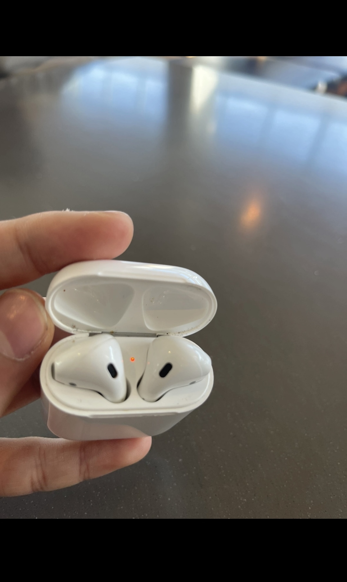 Apple AirPods 2nd generation - photo 2