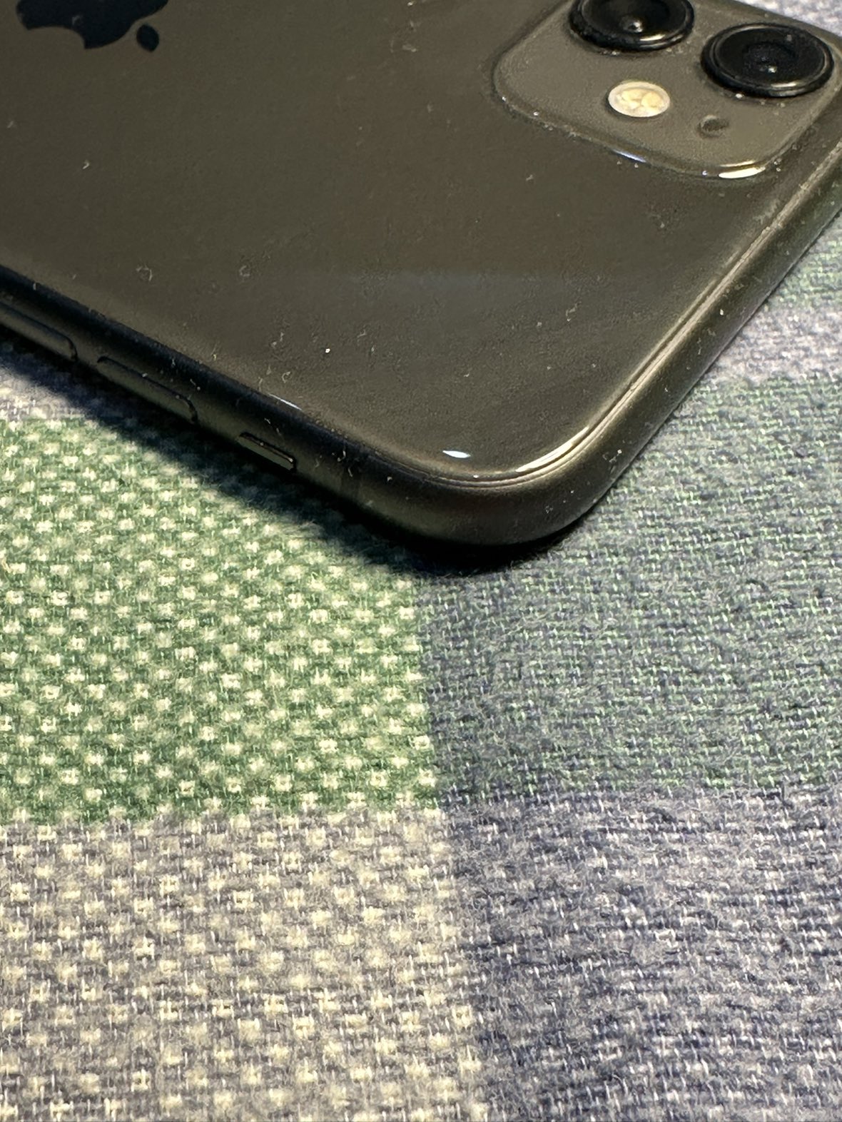iPhone 11 - photo 3