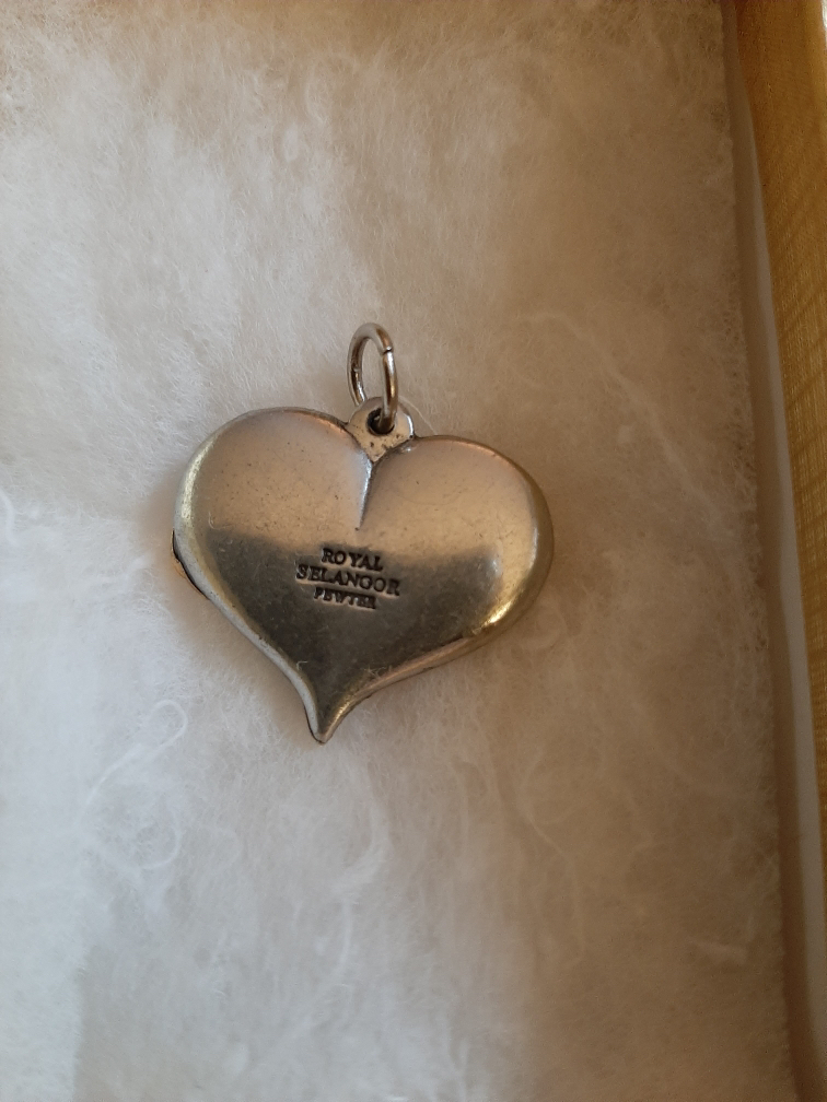 Royal Selangor pewter heart pendant image indicator(4)