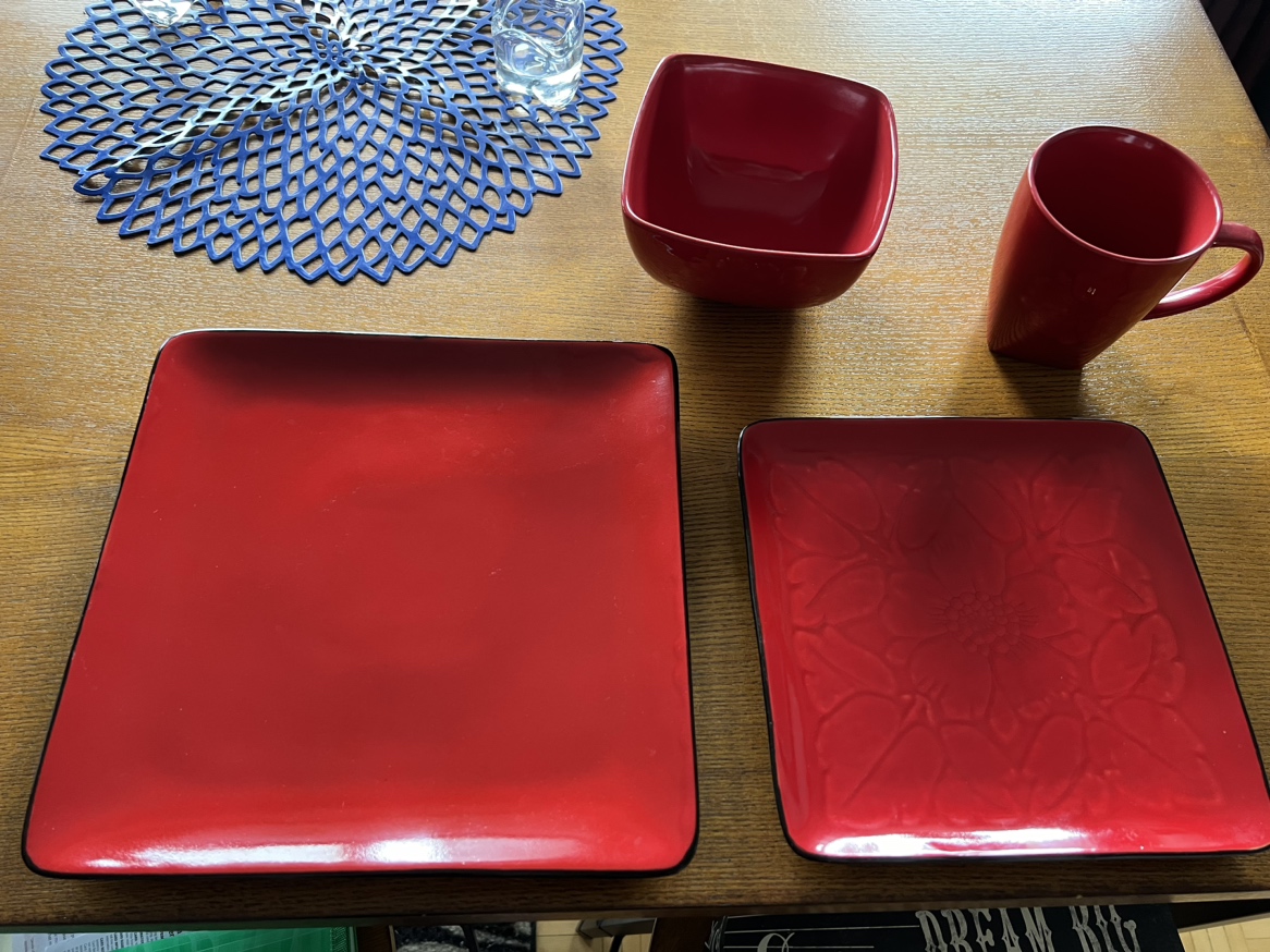 Dining ware set x 8