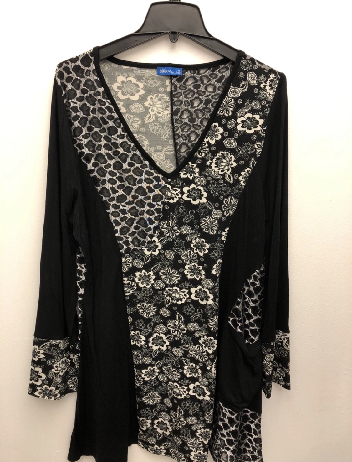 New and Like New Tops image indicator(5)