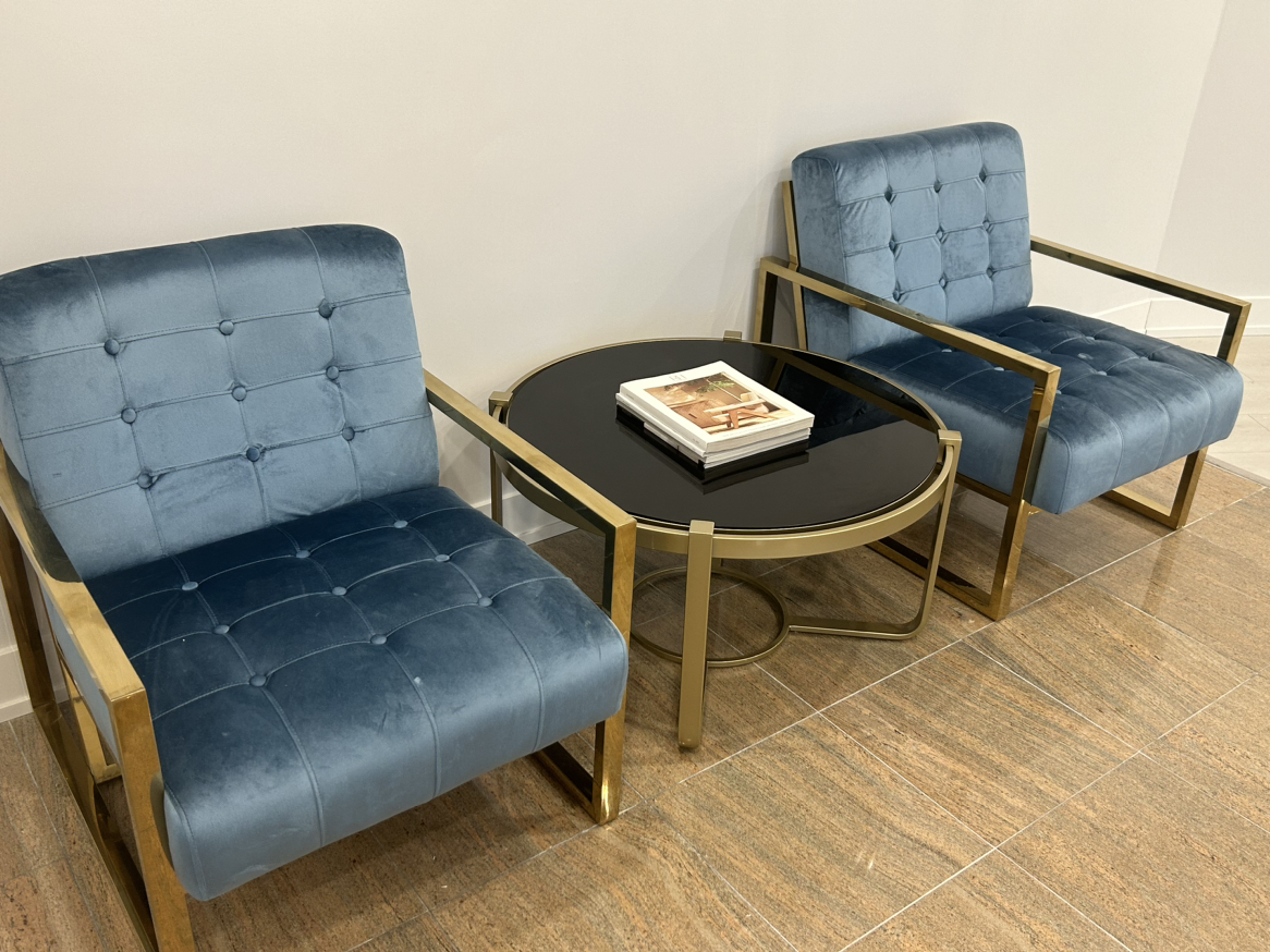 Accent Chair with Round Table