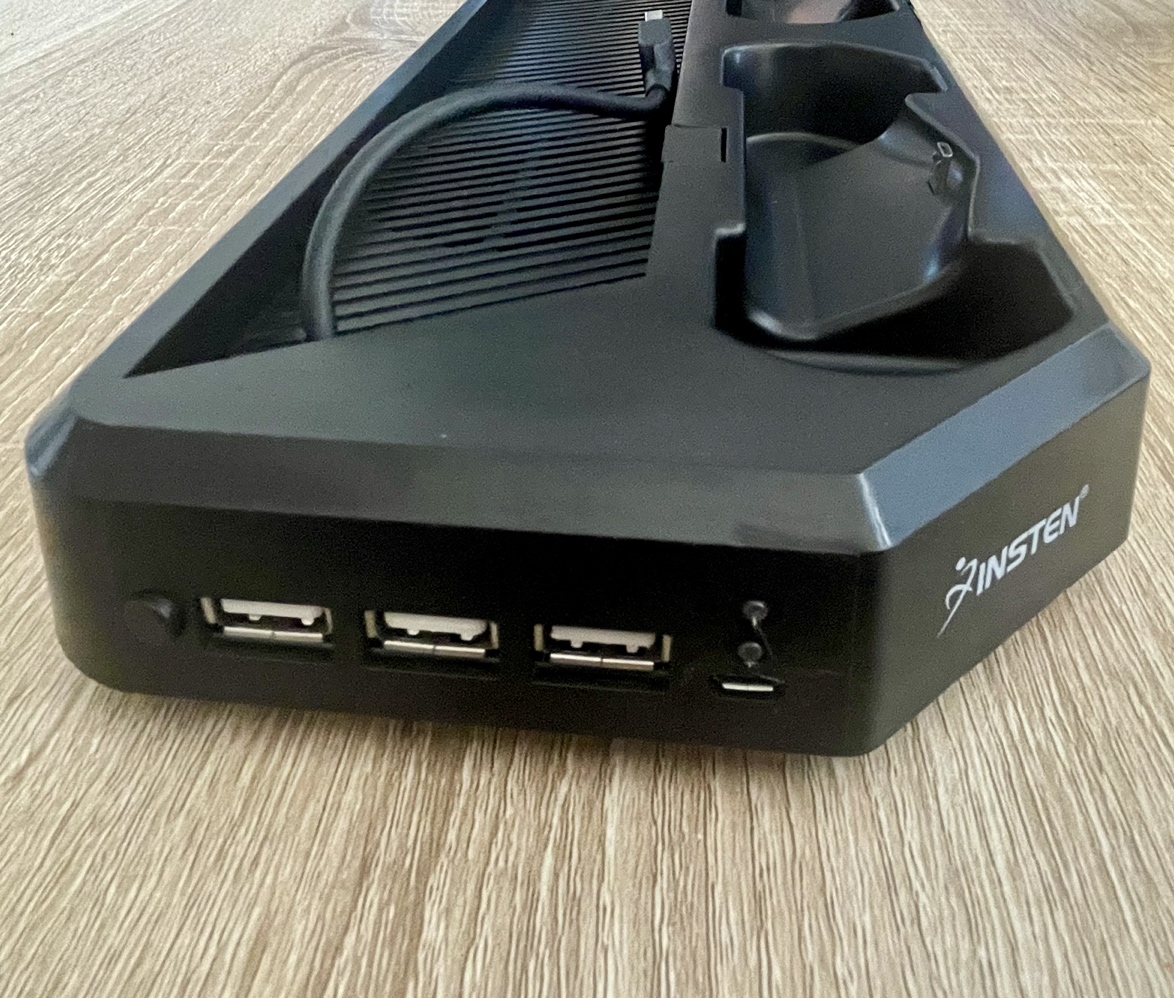 PS4 Pro USB cooling & charging dock image indicator(2)