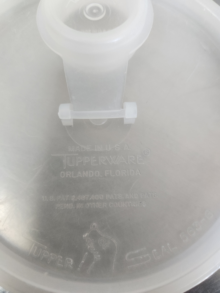 Vintage Tupperware Handolier Cannister 🥕 image indicator(3)