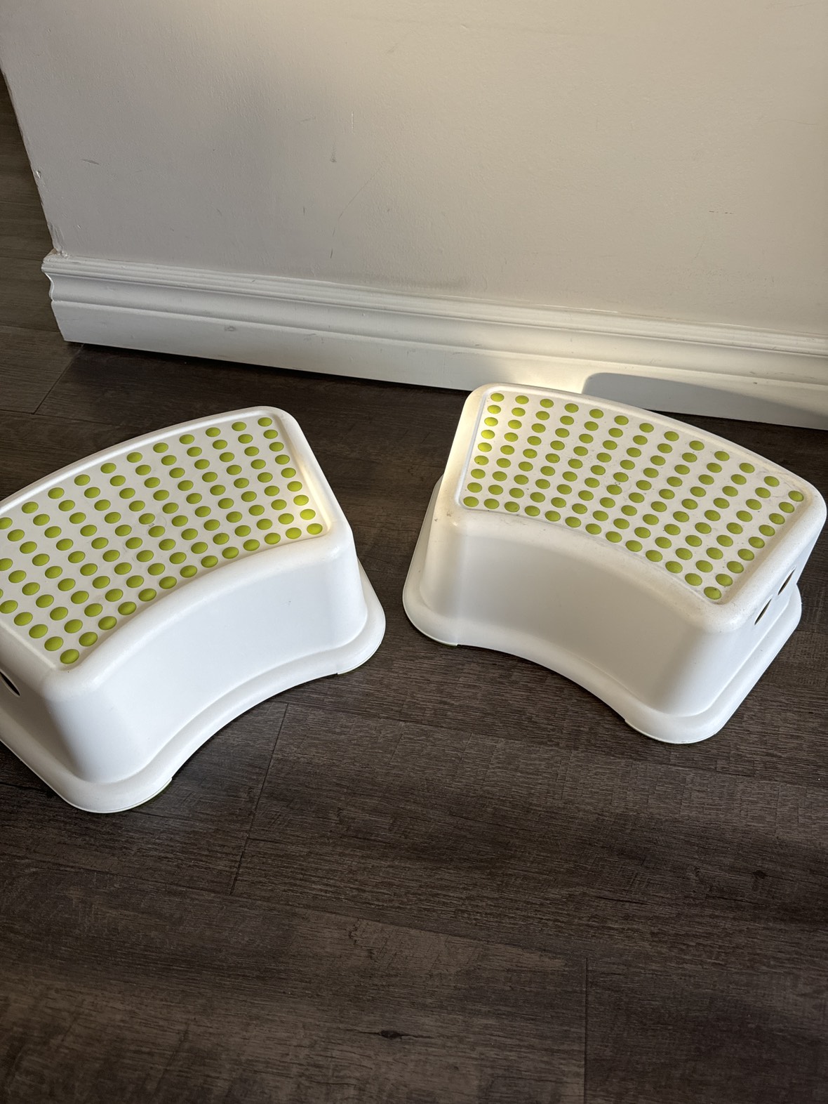 Free stools thumbnail