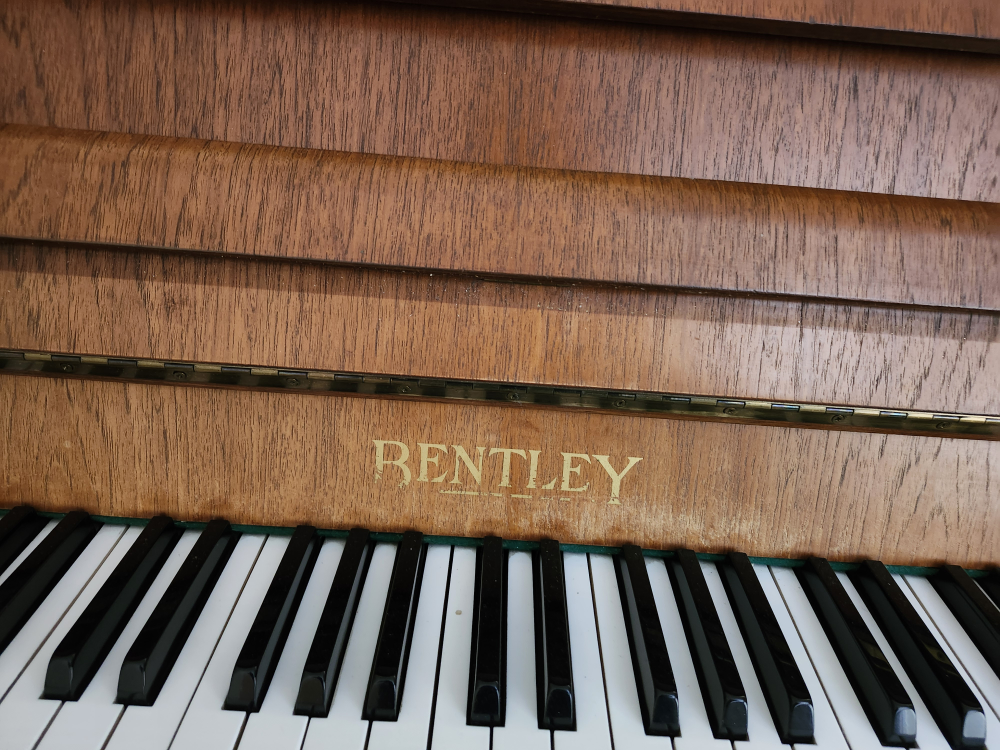 Bentley Piano in great shape - photo 3