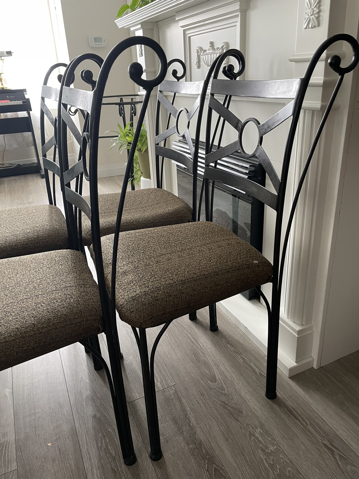 Dining chairs 4x image indicator(3)