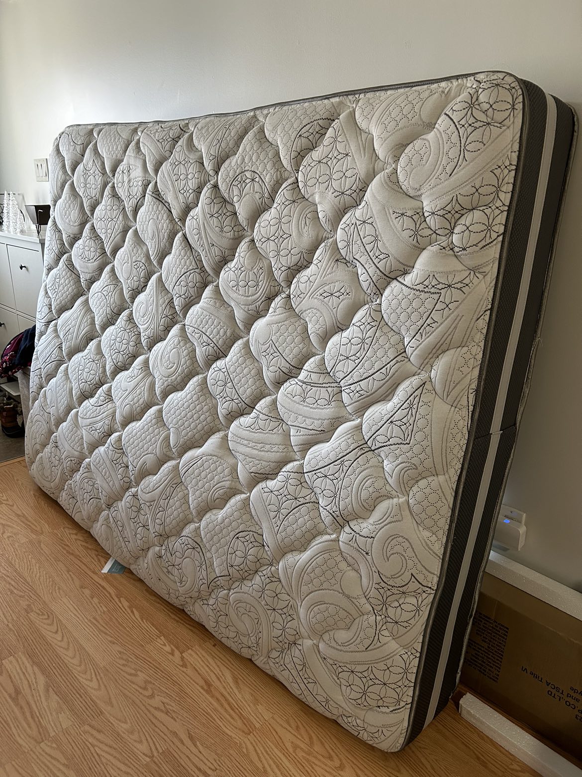 Used Queen Size Mattress - photo 3