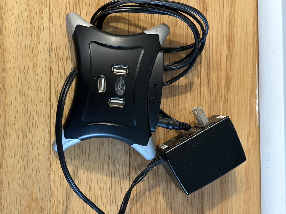 Dynex USB2.0 powered usb hub thumbnail