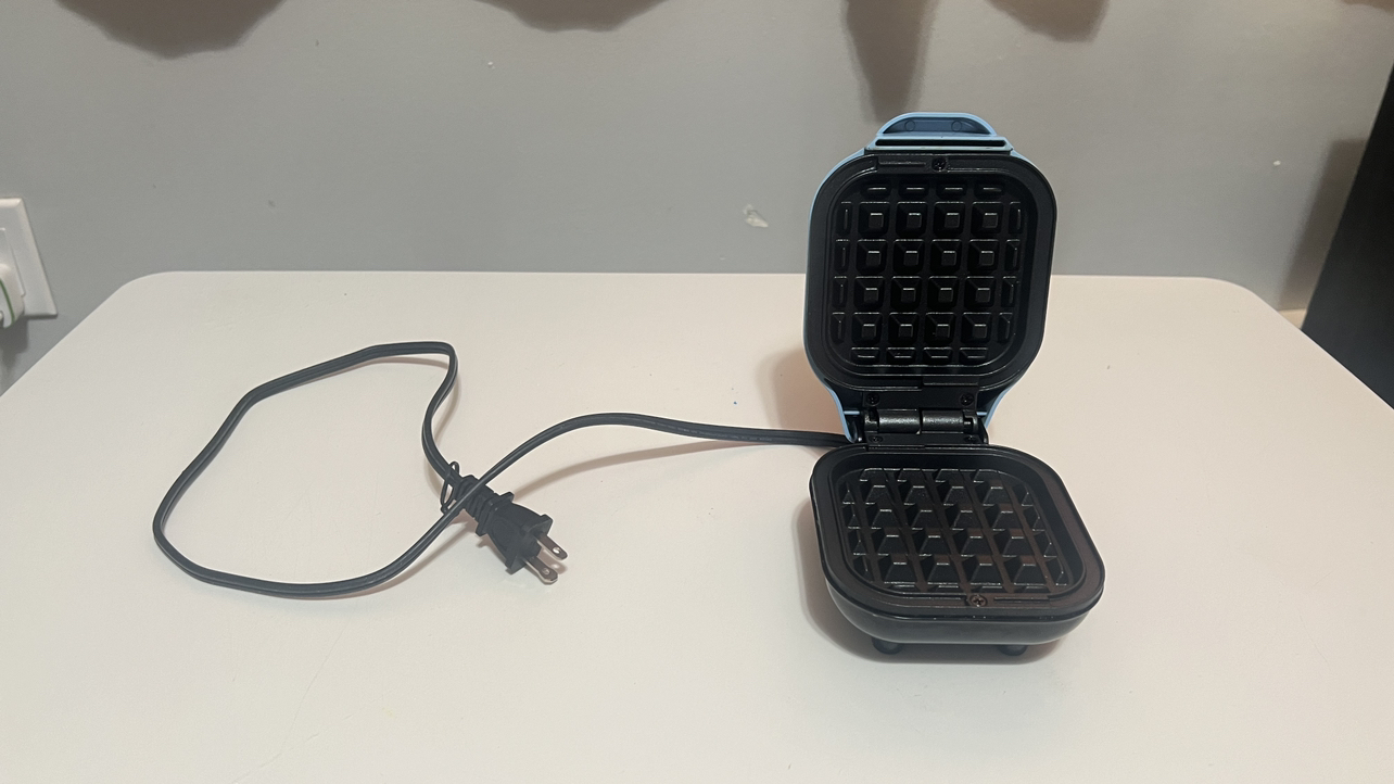Mini Waffle maker thumbnail