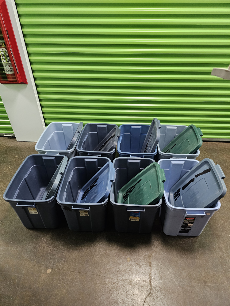 10 Rubbermaid Storage Bins - photo 3