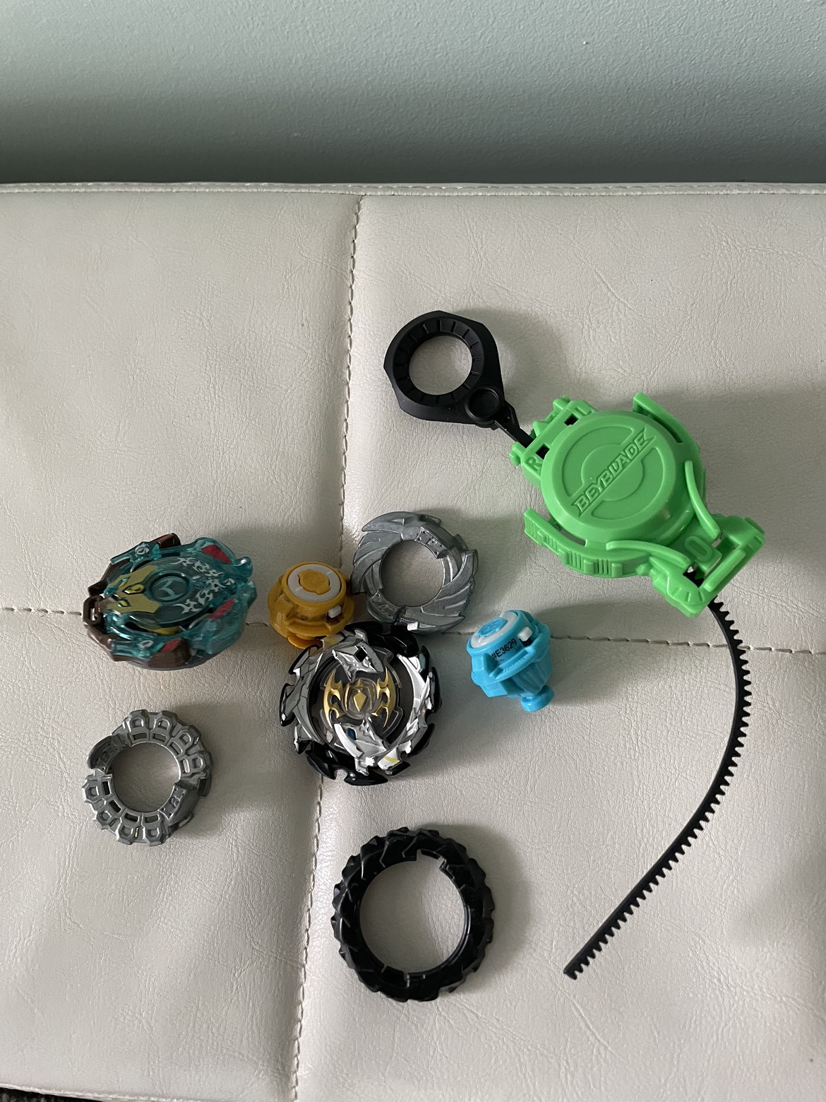 Beyblades image indicator(3)