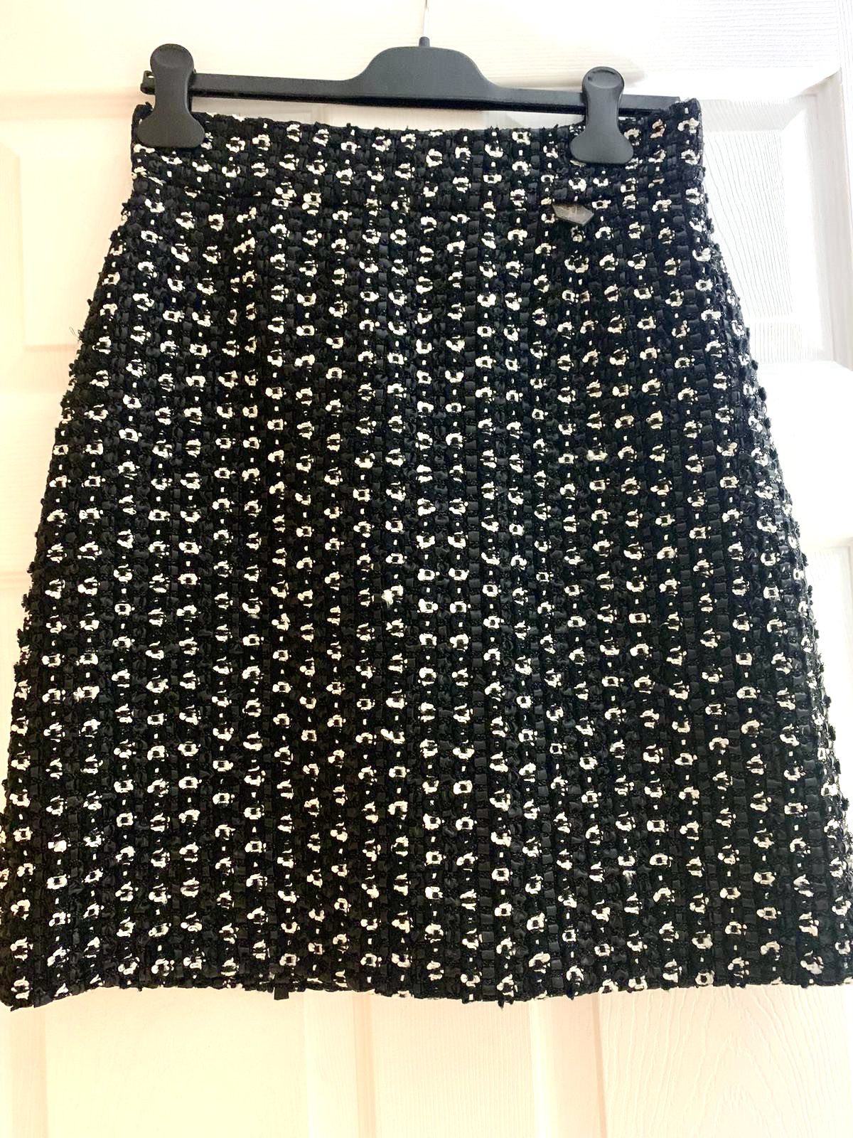 Louis Vuitton Wool mini skirt - Size: 38/Sell or Trade - photo 3