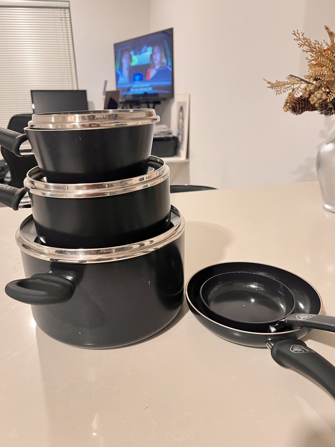 Pots - set up 3 with 2 small frypans