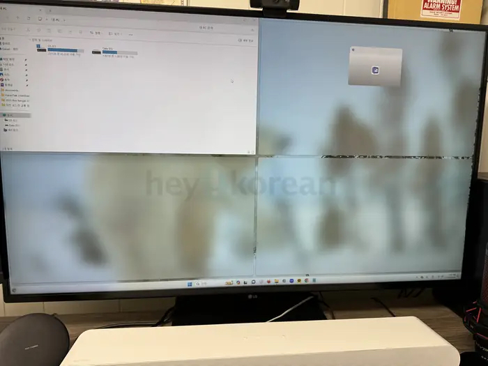 LG 43 inch 4k monitor - photo 2