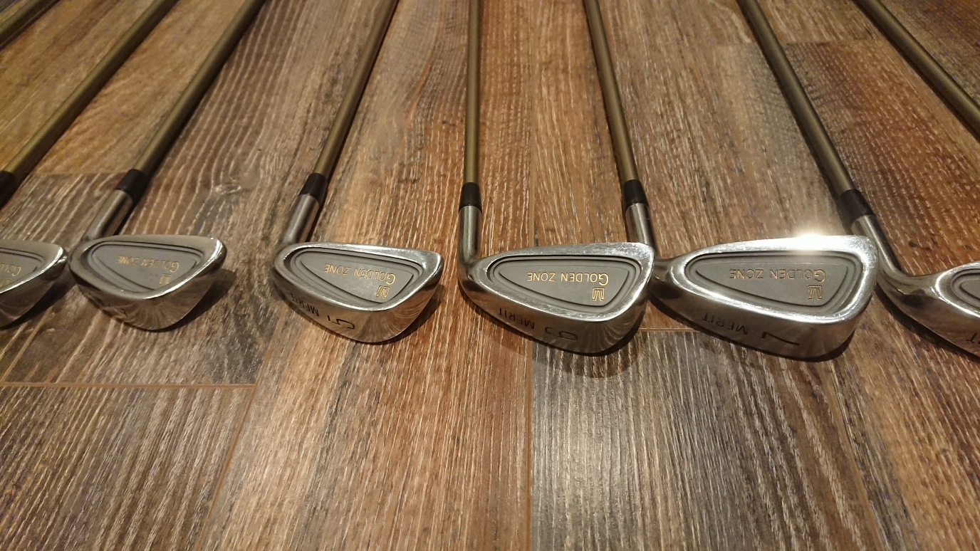 Merit right-handed golf set with bag and handcart image indicator(8)