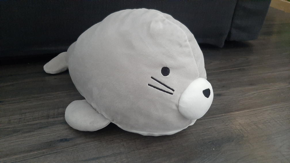 MINISO plush cupcake, seal and piggy - photo 3