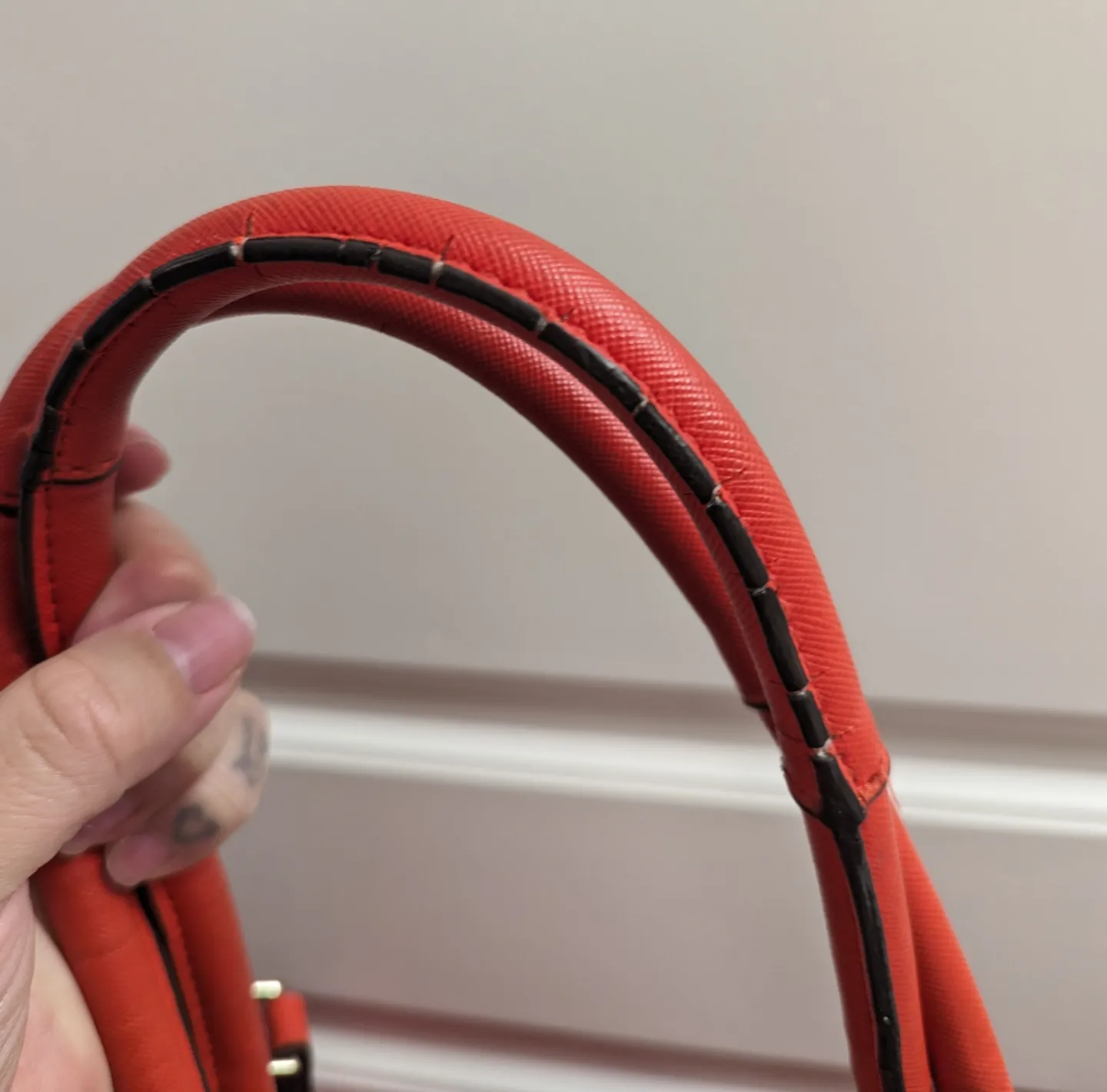 Stella & Dot Madison Tech Poppy Tote Bag image indicator(8)