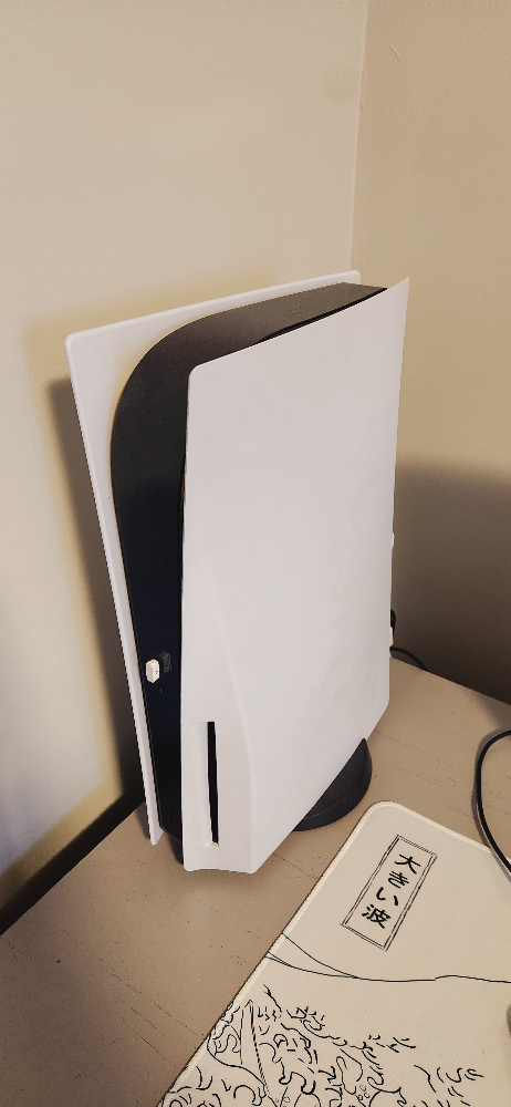 PS5 with 2 controllers and controller mods image indicator(8)