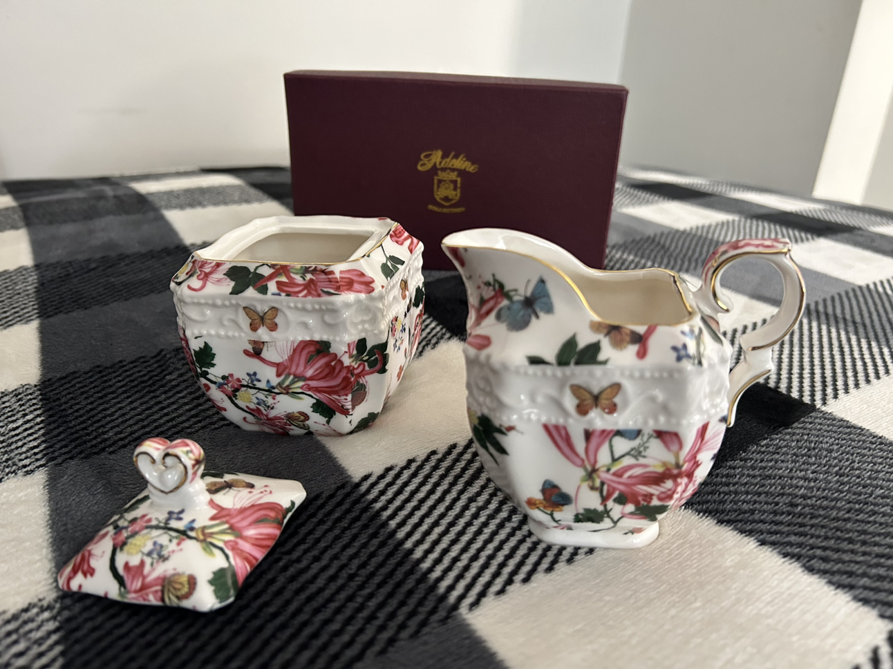 Tea Set and Pecksniff’s England Candles image indicator(4)