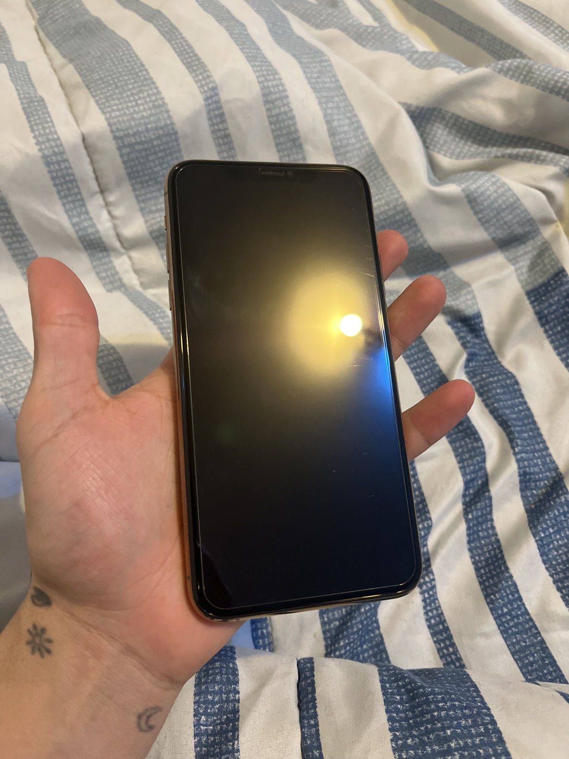 iPhone 11 Pro Max - photo 2