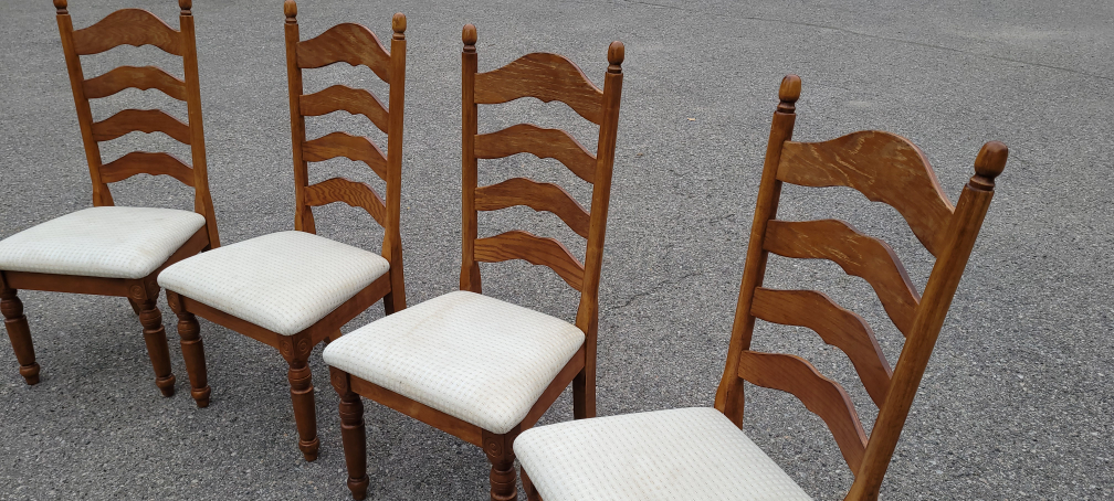 Vintage Wagon Wheel  Dining Table image indicator(6)