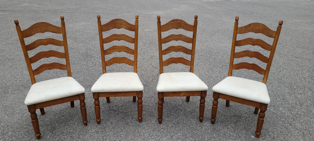 Vintage Wagon Wheel  Dining Table image indicator(7)