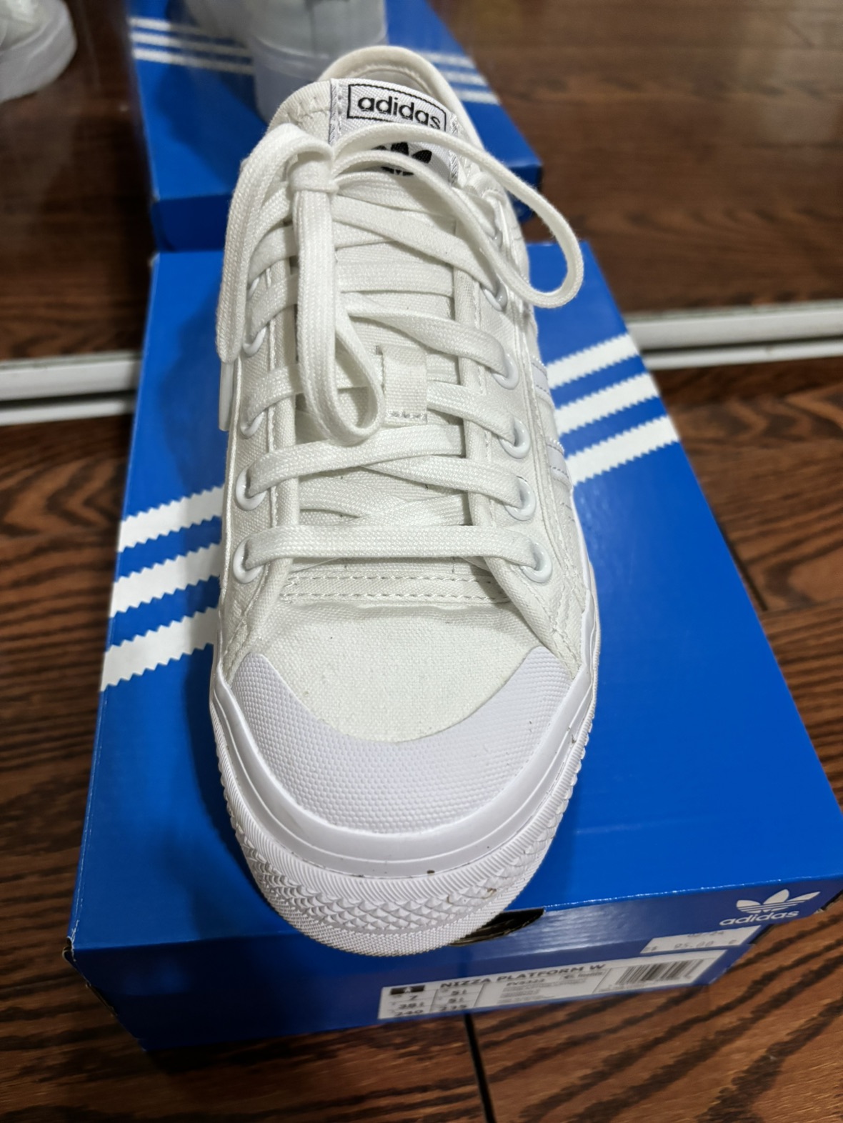 Adidas Women’s Sneakers 👟 with box Size US 7 (new) image indicator(4)