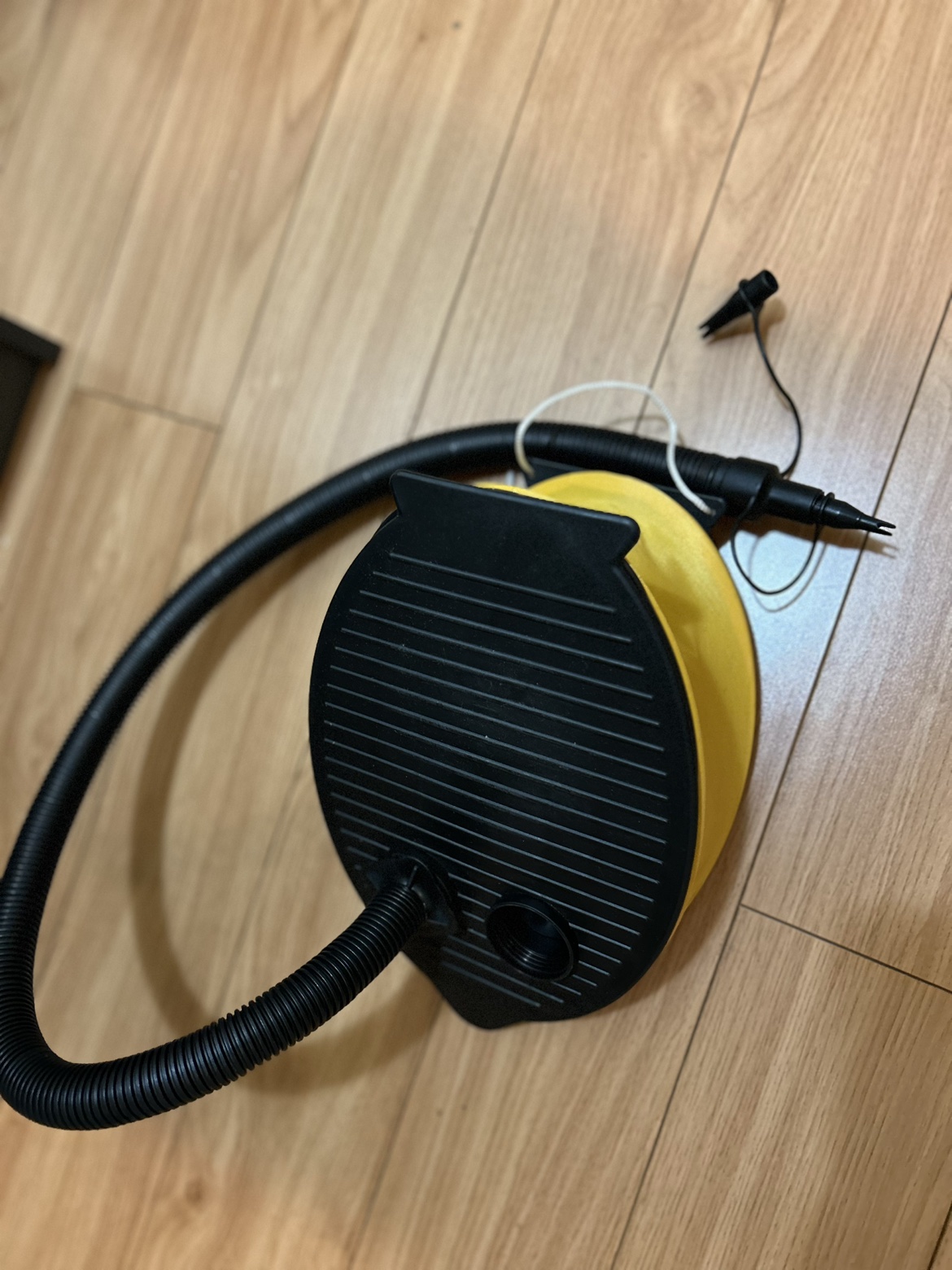 Manual air pump