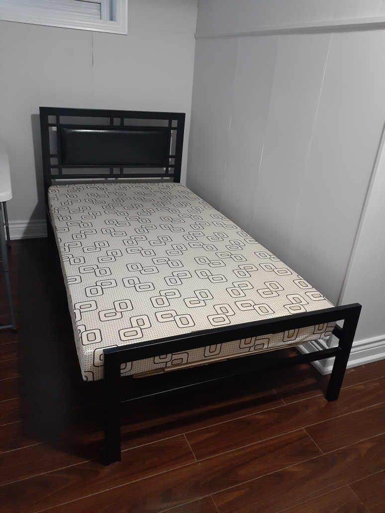🥕 Single Bed With Mattress