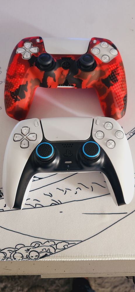 PS5 with 2 controllers and controller mods image indicator(4)