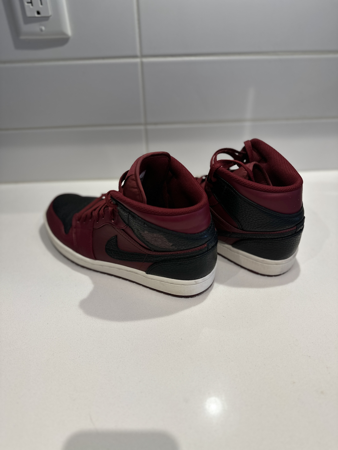 Jordan 1 retro mid team red black image indicator(3)