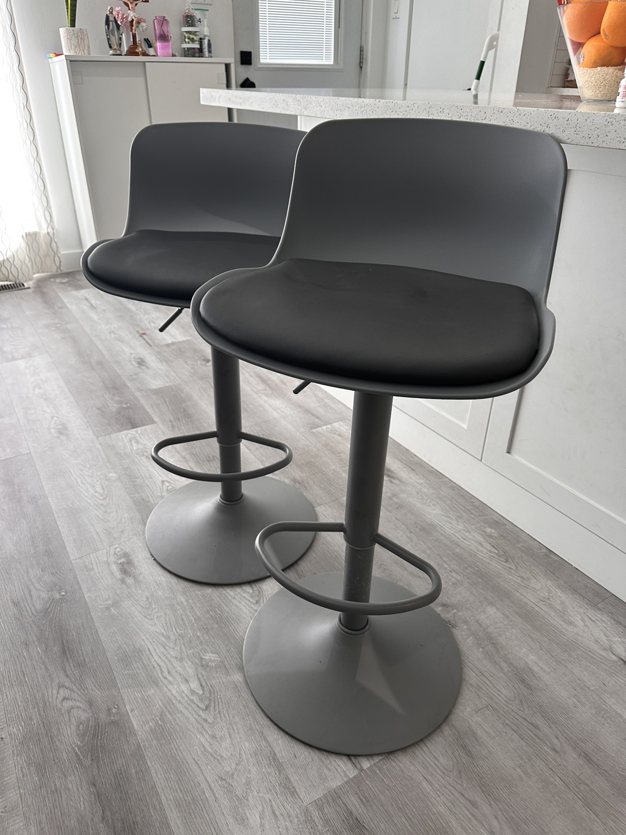 2 COUNTERHEIGHT BAR STOOLS