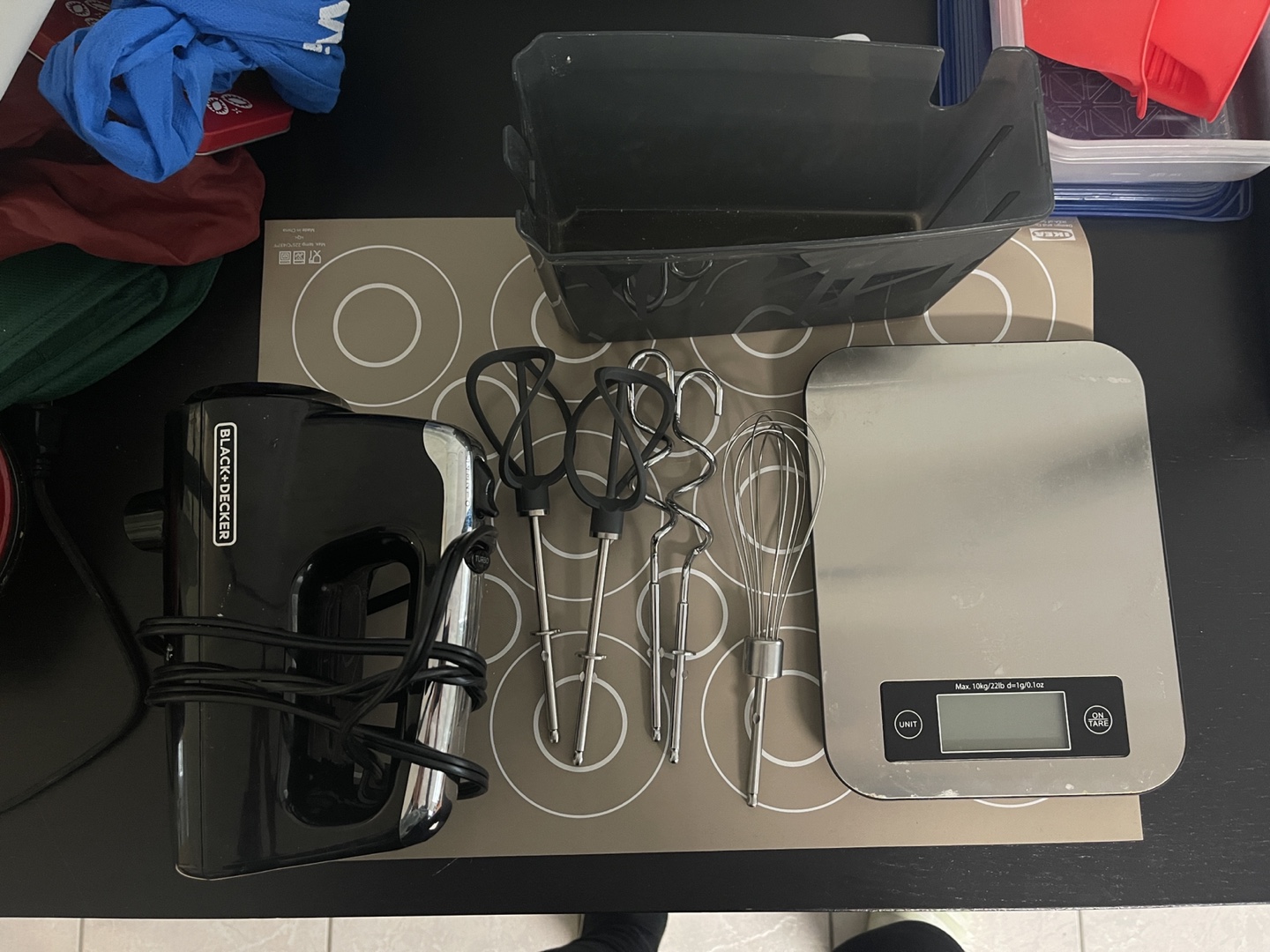 Baking mat, Hand Mixer, scale