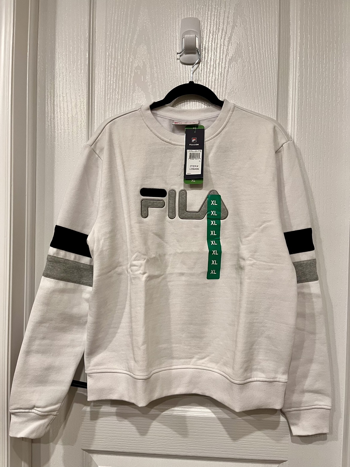 Vintage Women’s FILA embroidered white sweatshirt XL