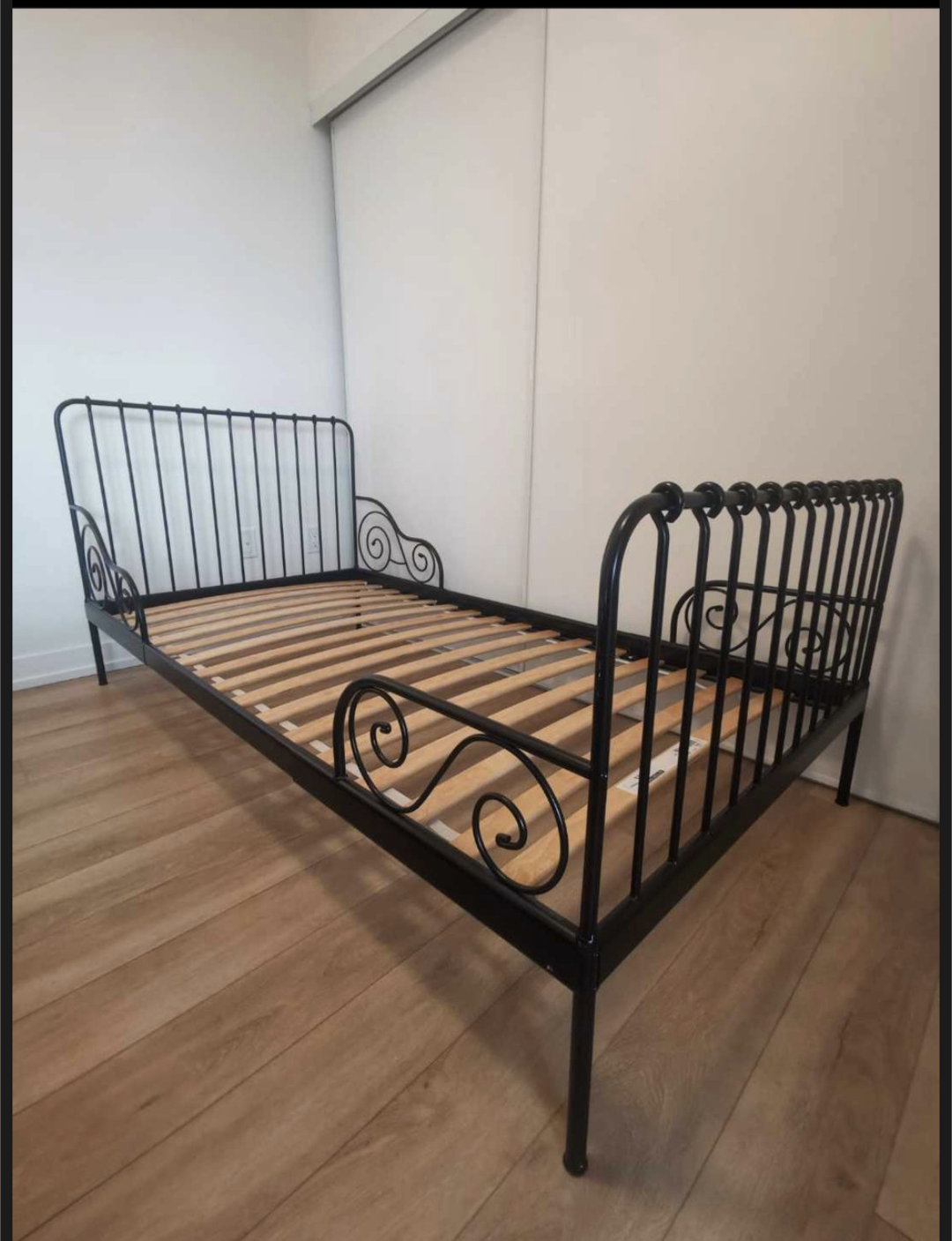 Ikea minnen extendable bed with Ikea  morgedal mattress - photo 2