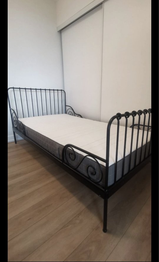 Ikea minnen extendable bed with Ikea  morgedal mattress