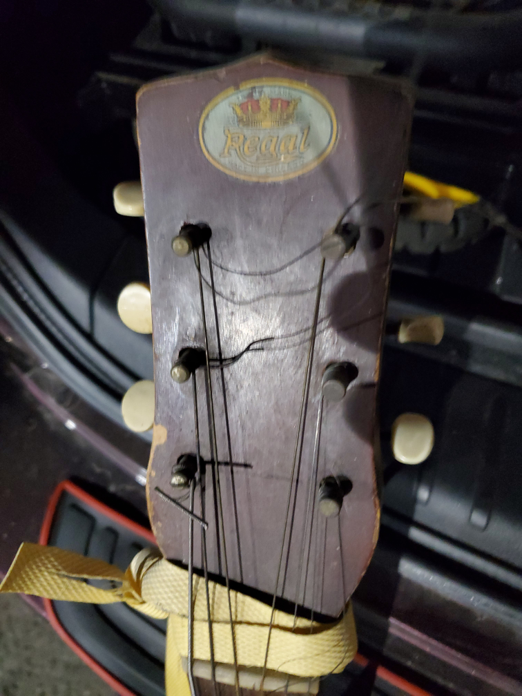 Vintage Archtop Regal Guitar image indicator(4)