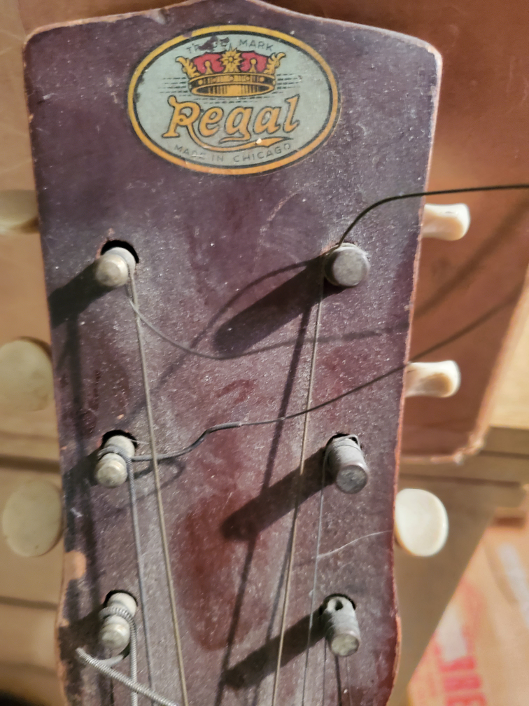 Vintage Archtop Regal Guitar image indicator(10)