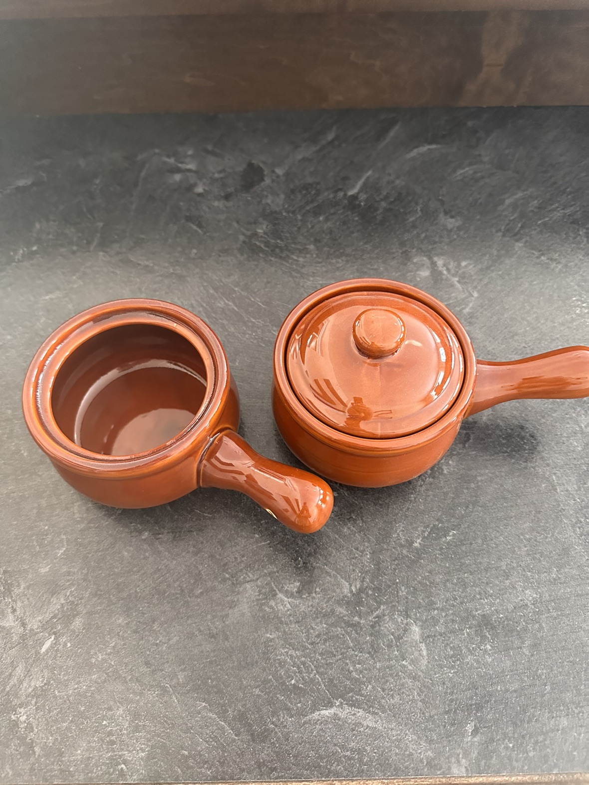 #freecycling 🥕Soup bowl with lid and handle (one lid missing) thumbnail
